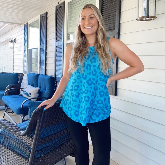 Gorgeous Blue Cheetah Flow Tank - Picture 2 of 2